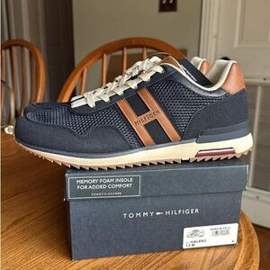 Tommy Hilfiger Men's Navy and Tan Athletic Sneaker size 13